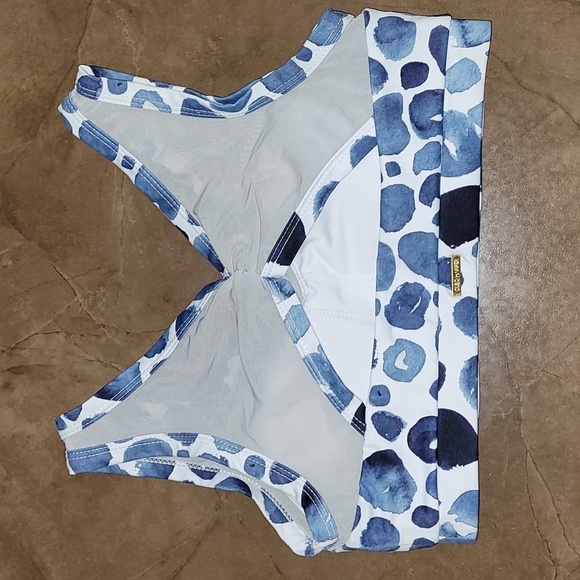 Cleo Harper Sports Bra - Picture 3 of 6